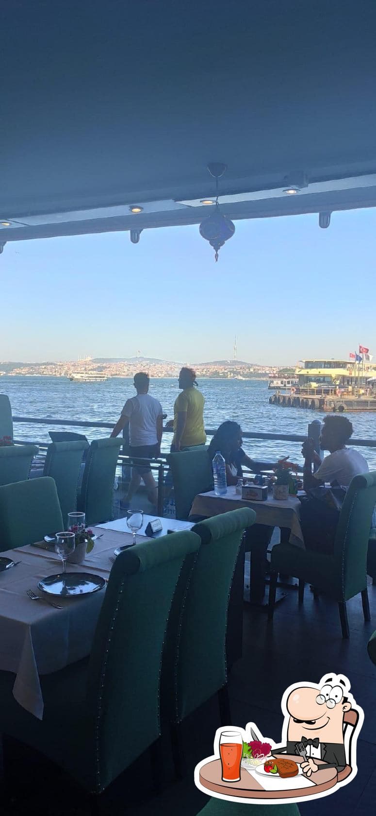 Cansın Restaurant deniz manzaralı masaları